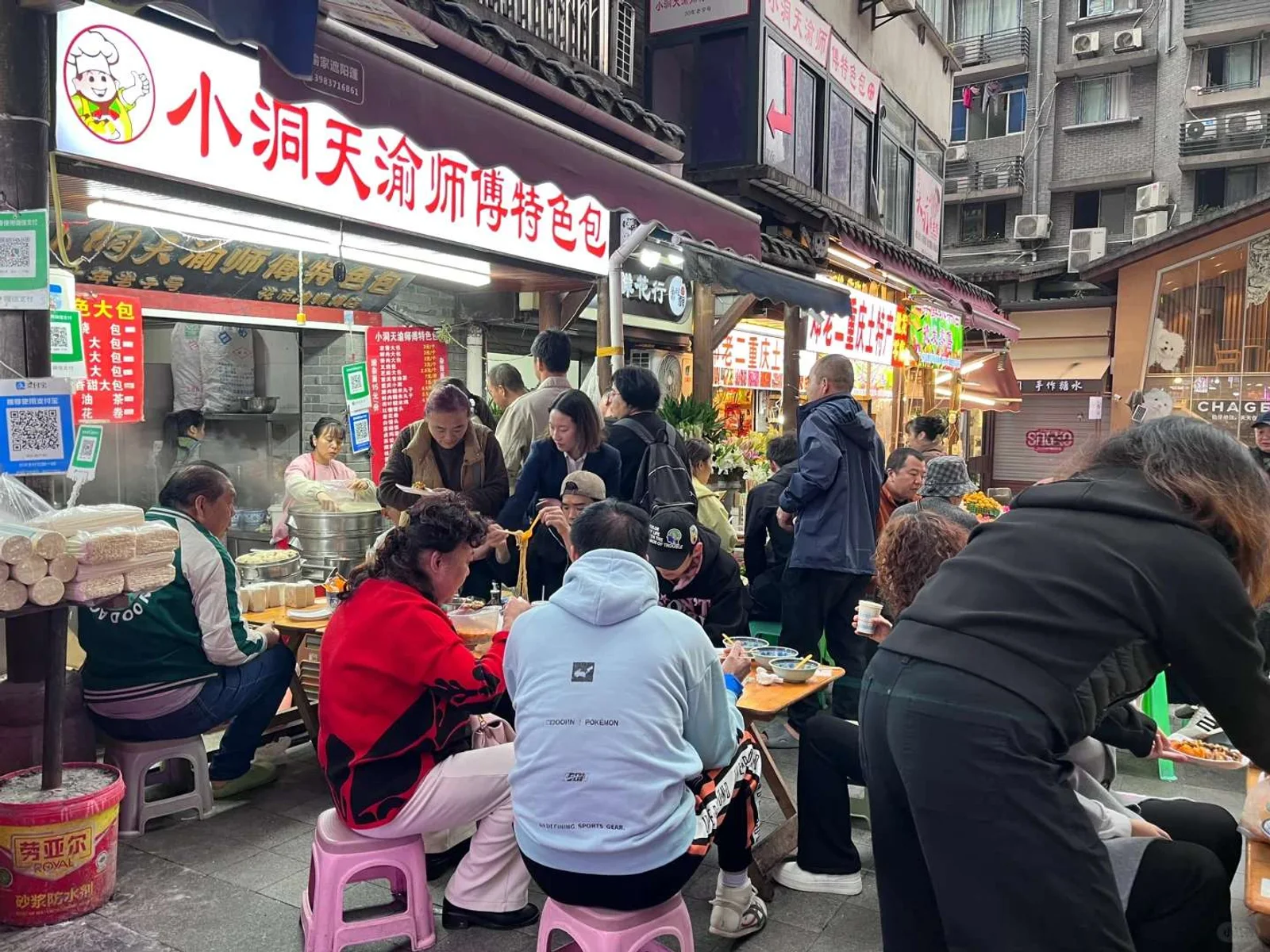 重庆清晨的街巷早餐